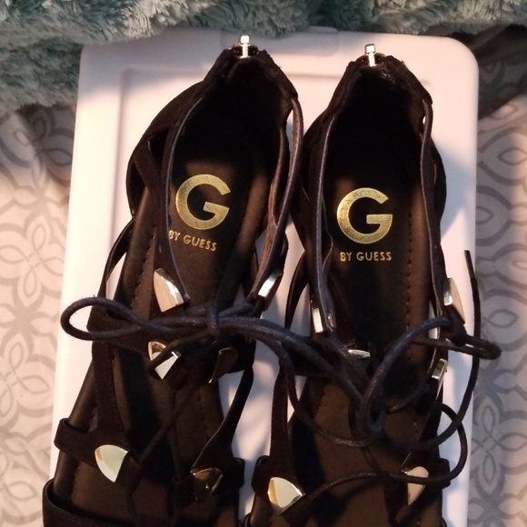 Guess black and gold strappy sandals - Picture 5 of 5